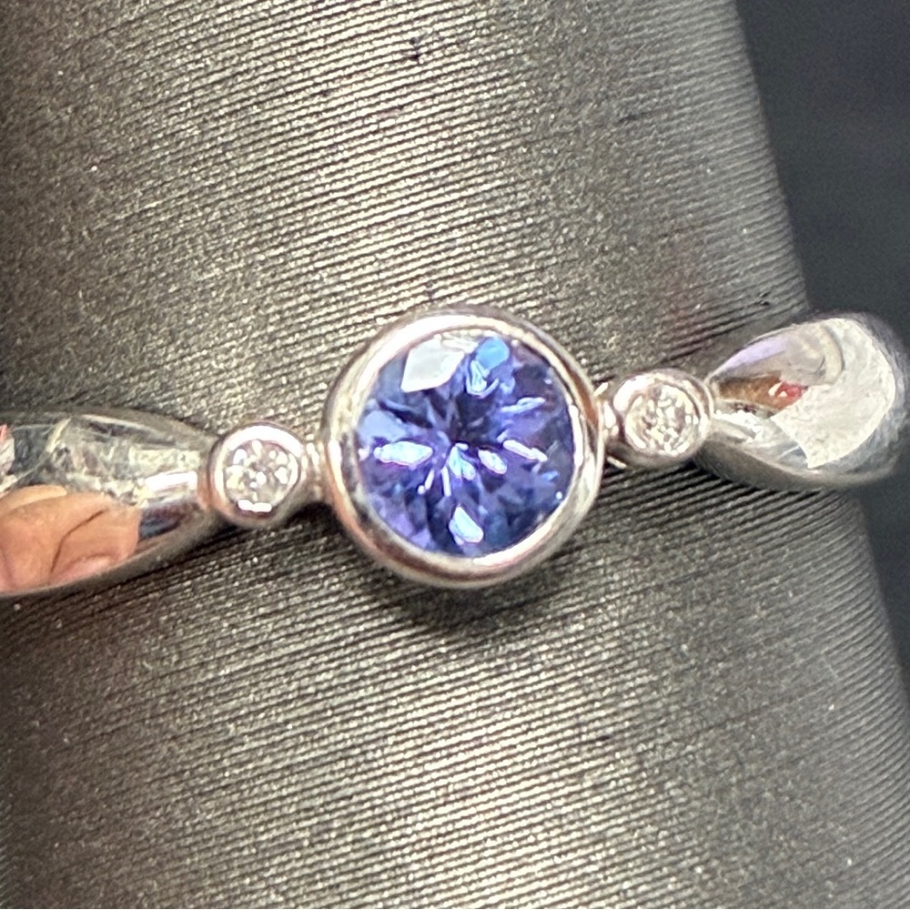 10k natural tanzanite and diamond ring